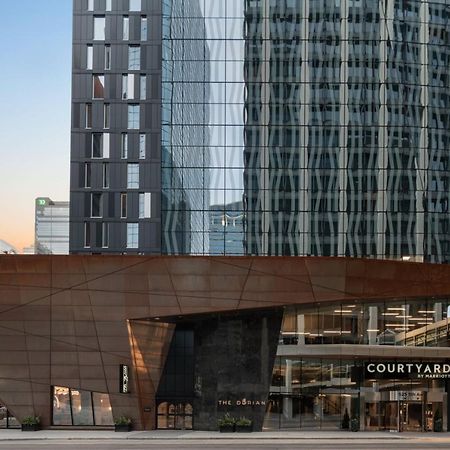 Отель Courtyard By Marriott Calgary Downtown Экстерьер фото
